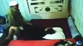 Paki Mulla Fucking A Married Lady To Increase Her Iman Caught On Hidden Cam