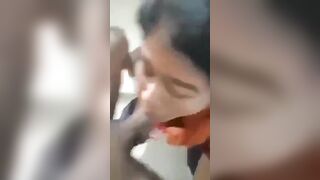 Jawan kaamwali lollipop ke sath lund chus rahi hai