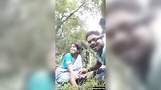 Bhabhi having sex with her lover in fun in the field