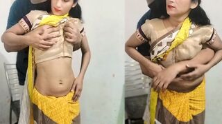 Desi bhabhi jharu lga rha thi dever ne pichhe se parkar ke chod diya