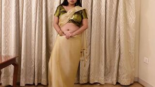 Beautiful indian desi girl fucking hot saree removing