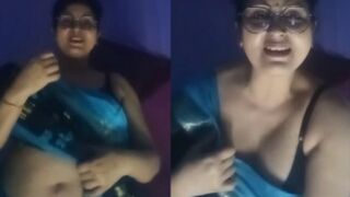 Bengali Busty Lady Seducing in Black Bra and Saree