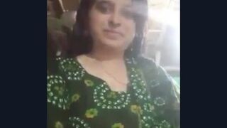 Desi lady showing full naked