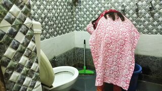 Indian Hot Mokrani Ki Chudai Malkin Se In Washroom