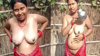 Village Bhabhi Outdoor Nude Bath Captured By Devar