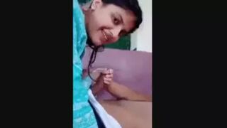 Desi Cute Gf Sucking Vdo