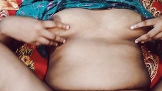 Daughter-in-law bhabhi’s cudachudi is as fun as hitting bhabhi’s ass with big hips and big breasts