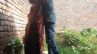 Indian hot girlfriend gets fucked by her boyfriend outdoor hard-core Desi sex video