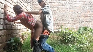 Indian hot girlfriend gets fucked by her boyfriend outdoor hard-core Desi sex video