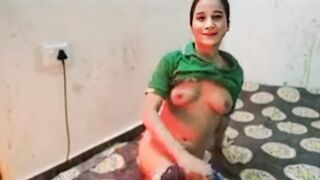 School girl ko Oyo me jakar pakad ke choda