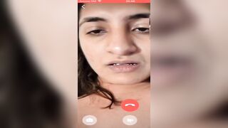 Fille indienne se masturbe devant la camera