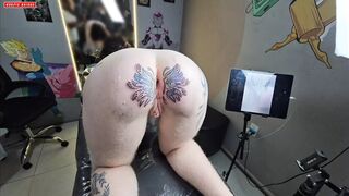 GIRL ASKED THE TATTOO ARTIST TO MARK HER ASS WITH A TATTOO SO THAT MEN DON'T MISS THE HOLE